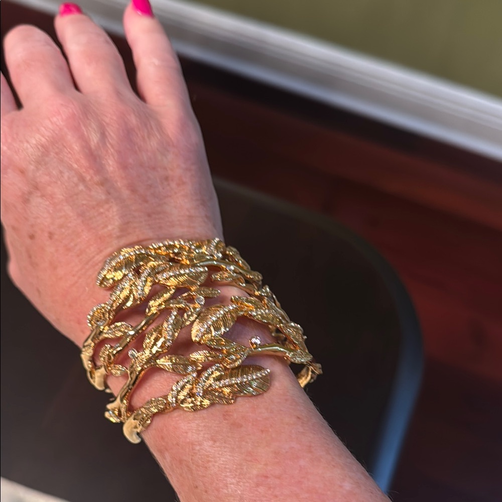 Elegant Gold Bracelet for Women